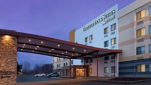 A Fairfield Inn & Suites Marriott hotel with a covered entrance, stone facade, and multiple floors. - Fairfield Inn & Suites Albany East Greenbush (East Greenbush)