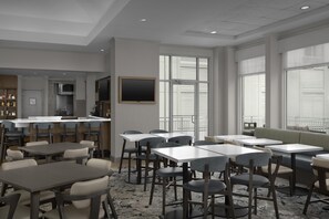 Daily cooked-to-order breakfast for a fee - Hilton Garden Inn Hilton Head (Hilton Head Island)