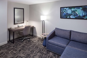 Two Queens Mini-suite | Living area | 32-inch flat-screen TV with cable channels, LCD TV