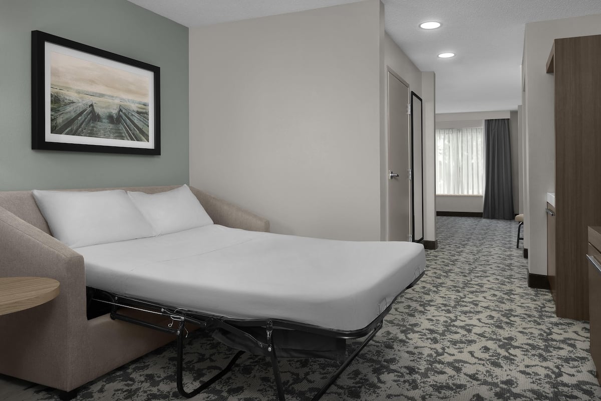 32-inch flat-screen TV with cable channels, LCD TV