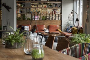 Lobby lounge - MOXY Berlin Humboldthain Park (Berlin)