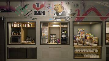 Colazione continentale, servita tutte le mattine (22.00 EUR a persona)