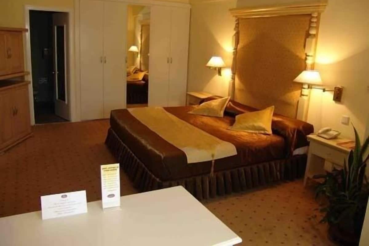 Suite presidencial (Le Club) | Minibar, caja fuerte, tabla de planchar con plancha y camas supletorias