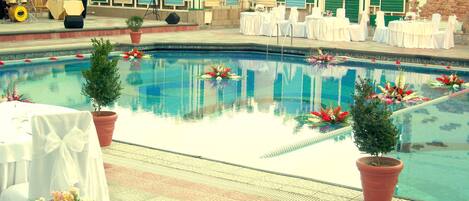 Seasonal outdoor pool