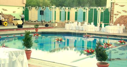 Le Grande Plaza Hotel
