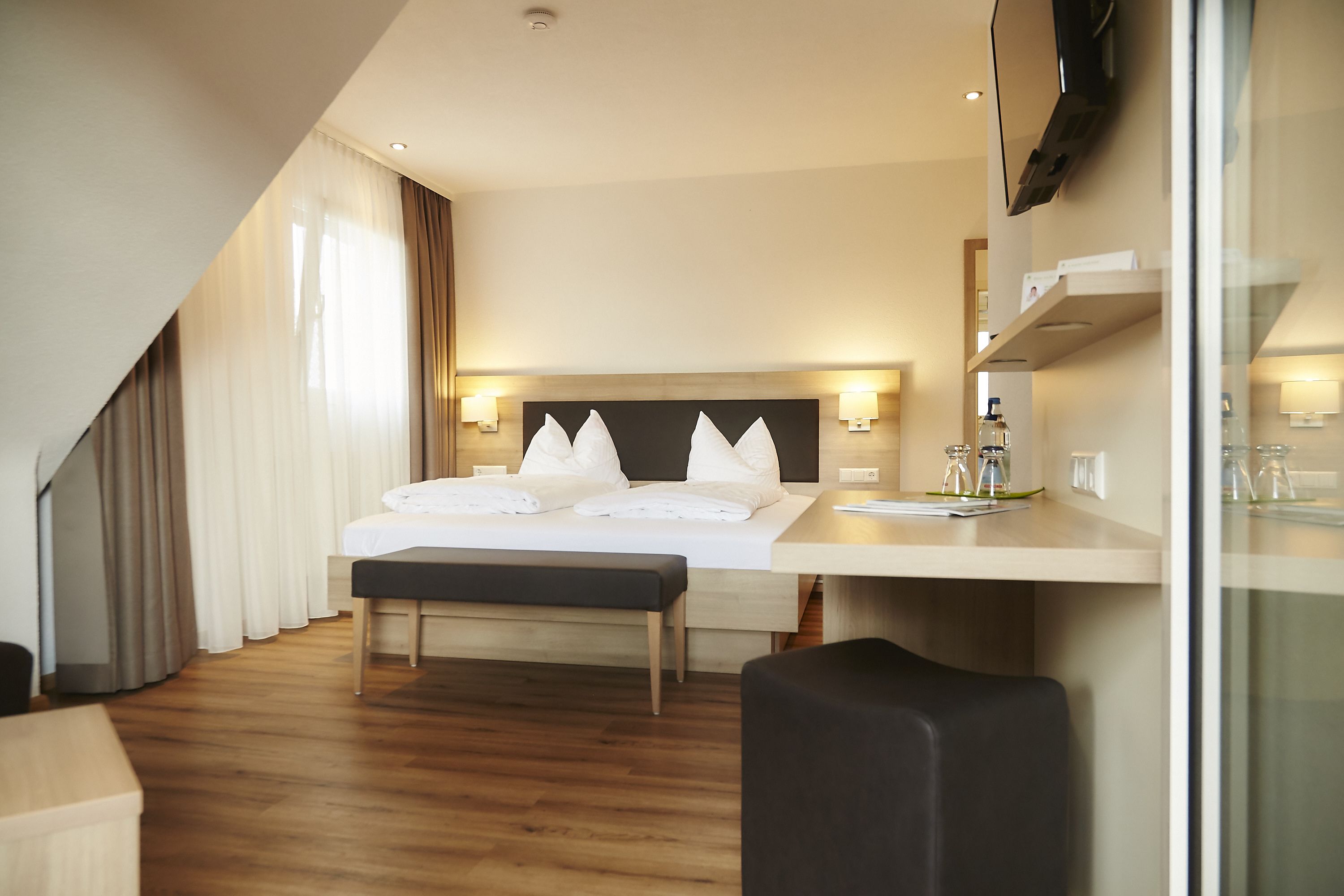 in-room safe, individually decorated, desk, cots/infant beds