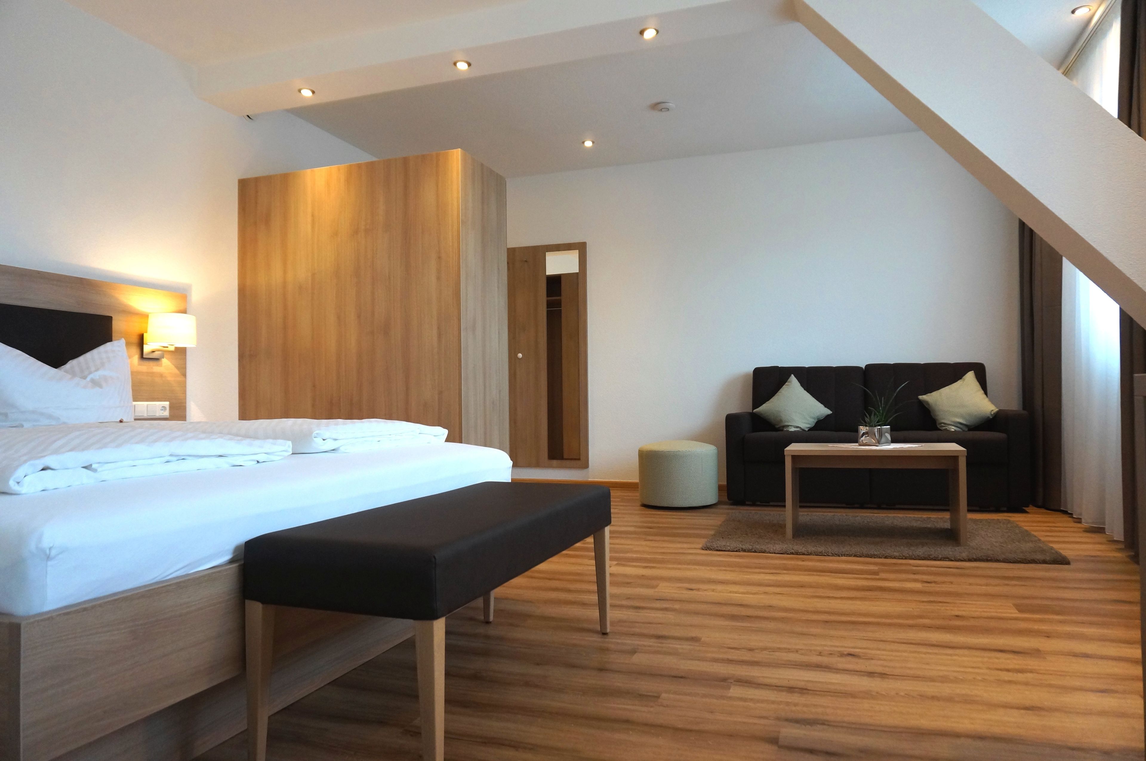 尊榮三人房, 1 張加大雙人床和 1 張沙發床 | 客房內保險箱、獨特裝潢、書桌、搖籃/嬰兒床