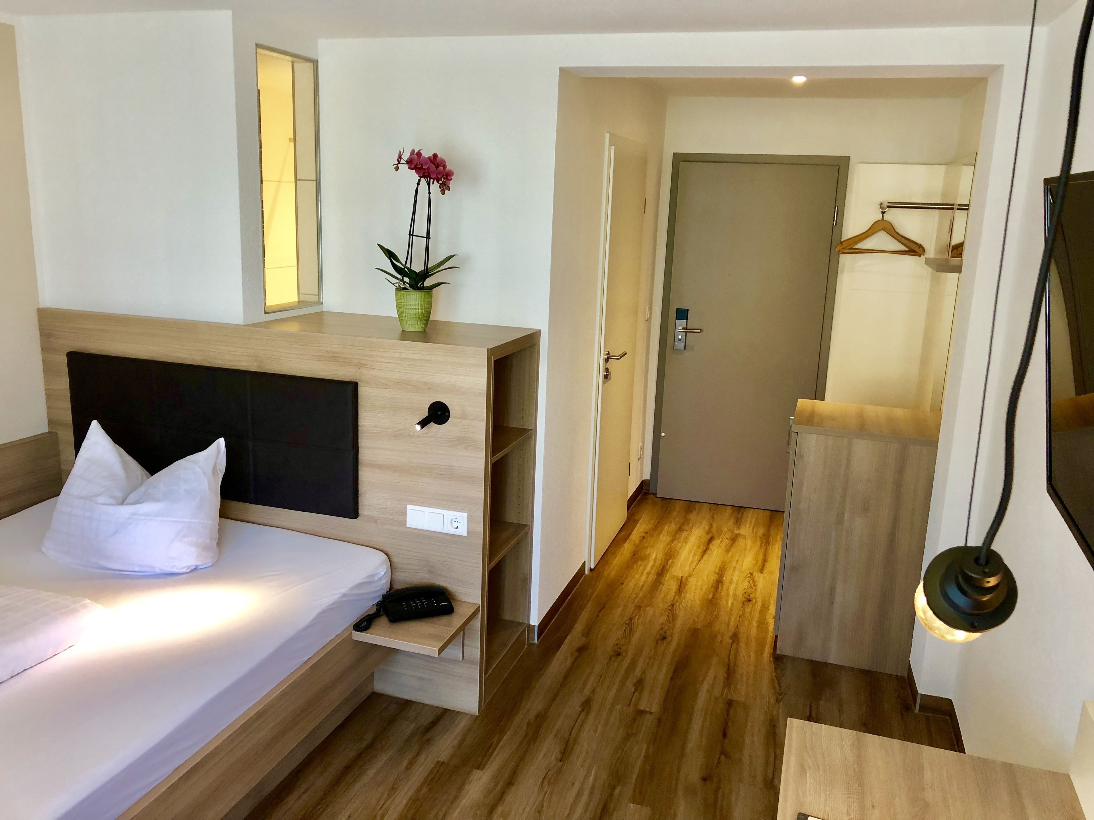 comfort single room | in-room safe, individually decorated, desk, cots/infant beds