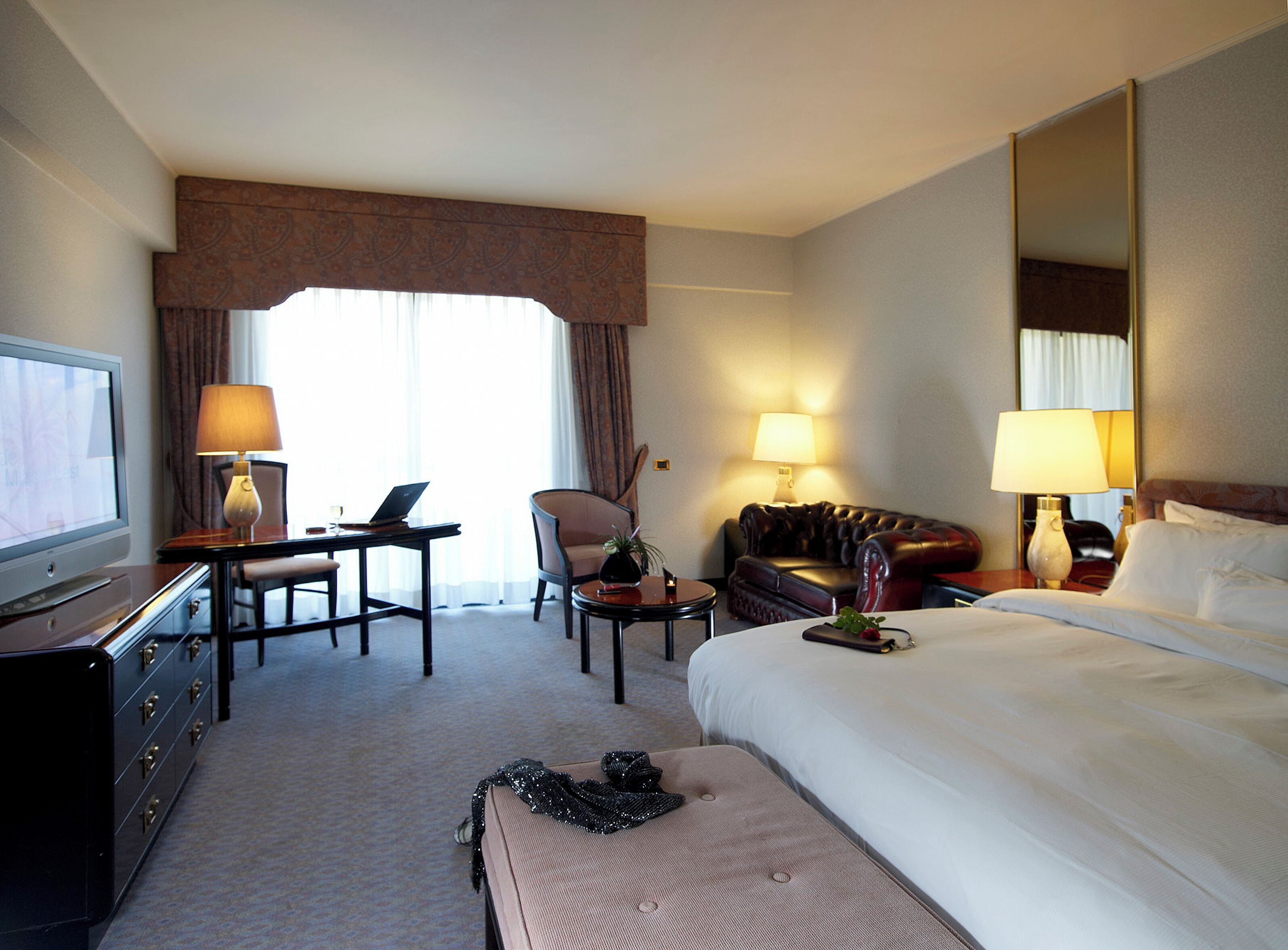 In-room safe, laptop workspace, soundproofing, free WiFi