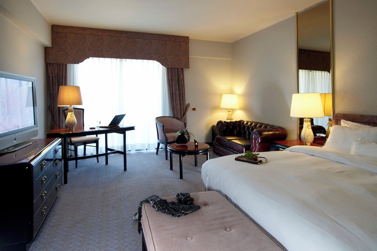In-room safe, laptop workspace, soundproofing, free WiFi