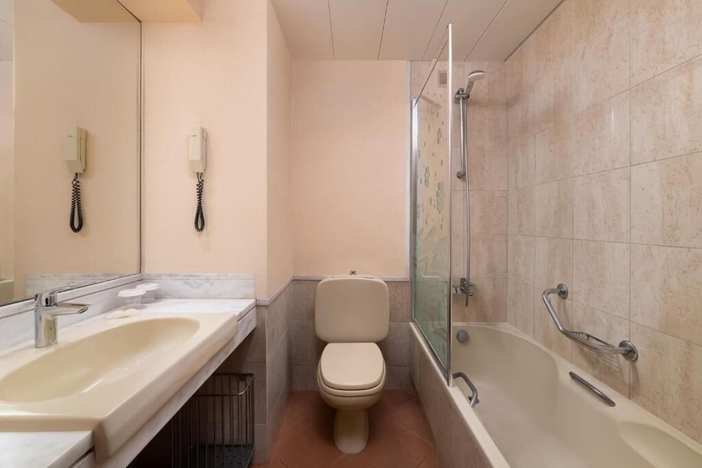 A bathroom with a sink, toilet, and bathtub.