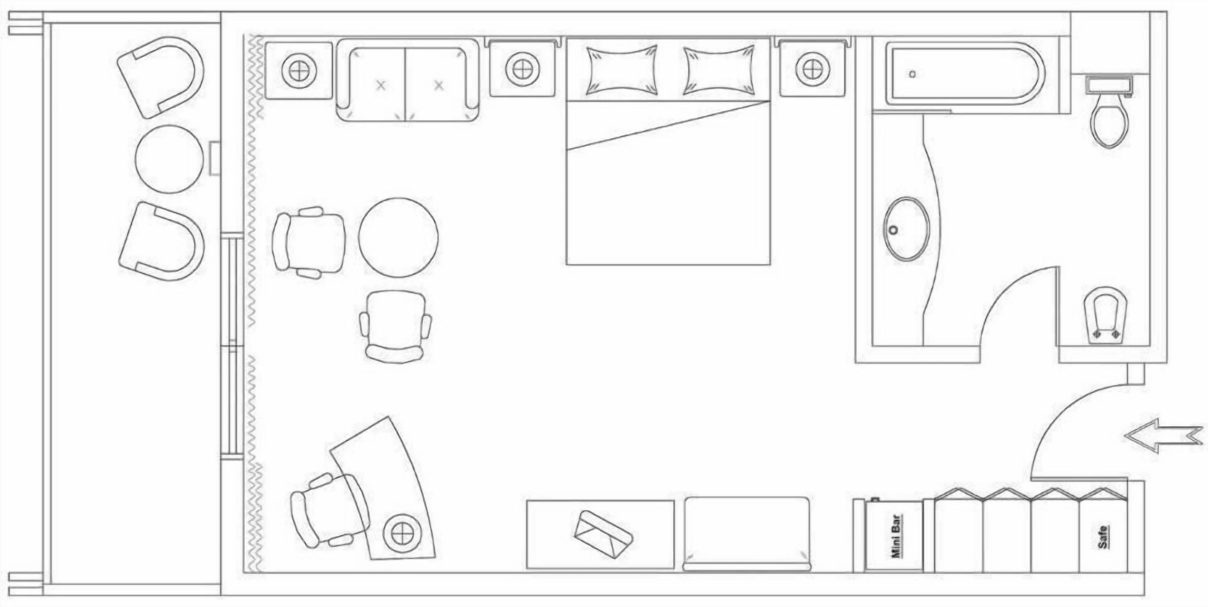 Plano de un cuarto de hotel con una cama, un escritorio, una silla, un minibar, una caja fuerte y un baño.