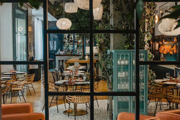 Món ăn mang phong cách quốc tế, dùng bữa ngoài trời