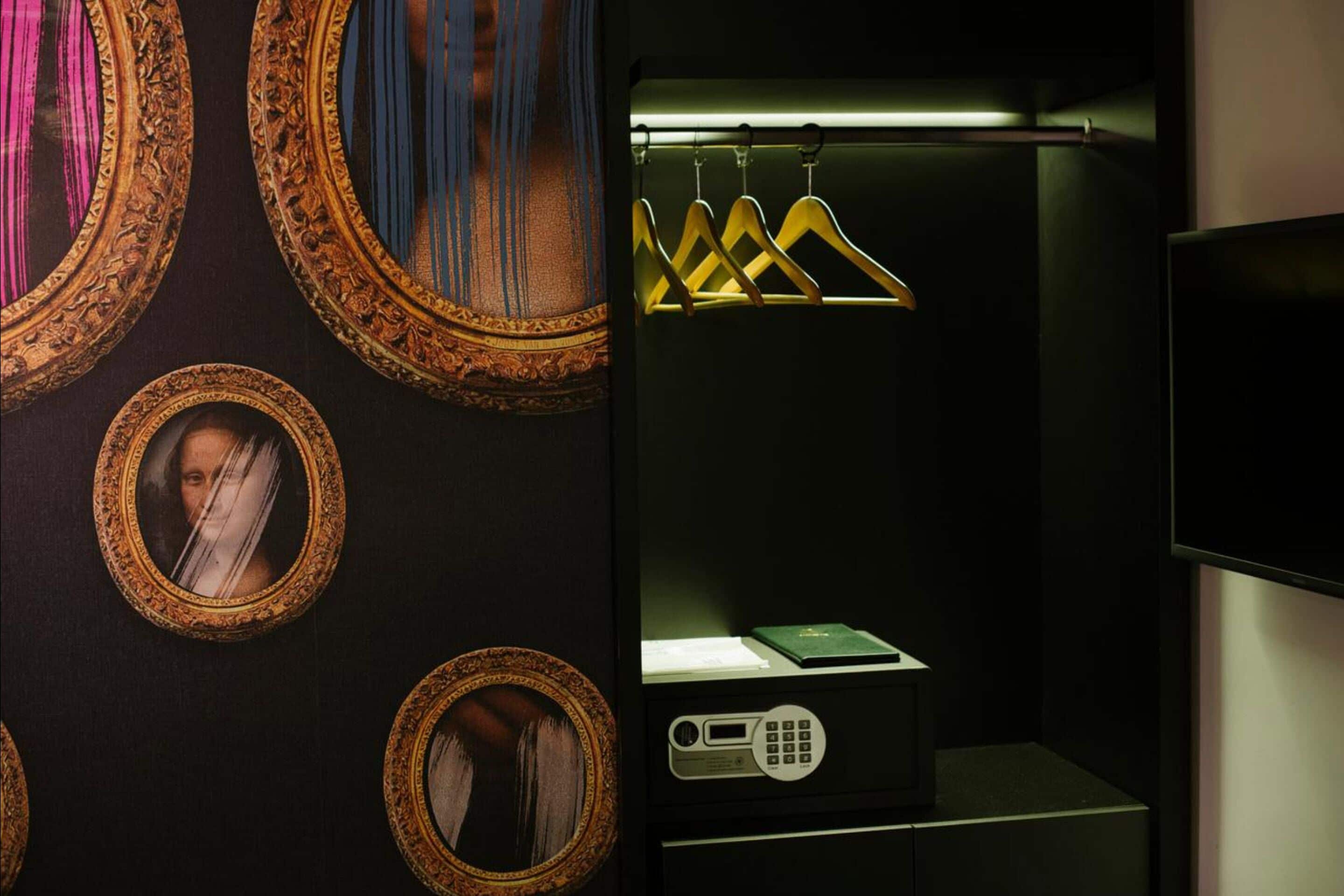 junior suite | 1 bedroom, minibar, in-room safe, iron/ironing board