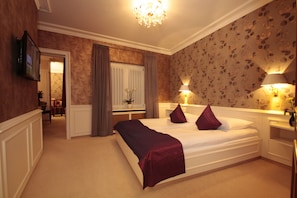 In-room safe, iron/ironing board, free WiFi, bed sheets