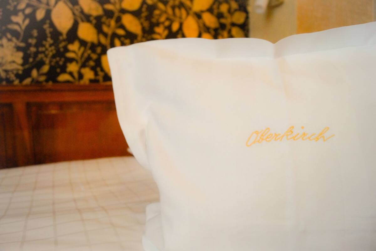 comfort single room (single bed 90 cm) | in-room safe, iron/ironing board, free wifi, bed sheets