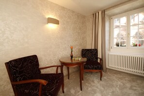 Habitación doble exclusiva, 1 cama King size | Caja de seguridad en la habitación y tabla de planchar con plancha 