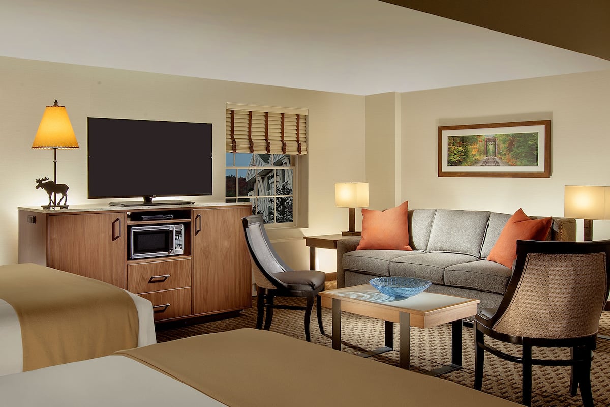 1 bedroom, premium bedding, in-room safe, desk