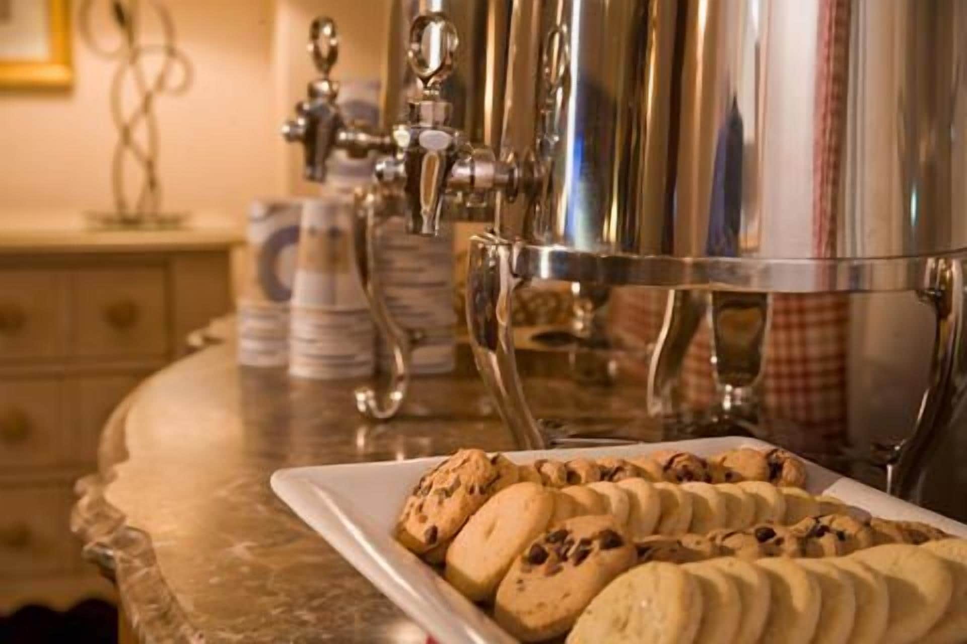 每日供應自助早餐 (每人 USD15.95)