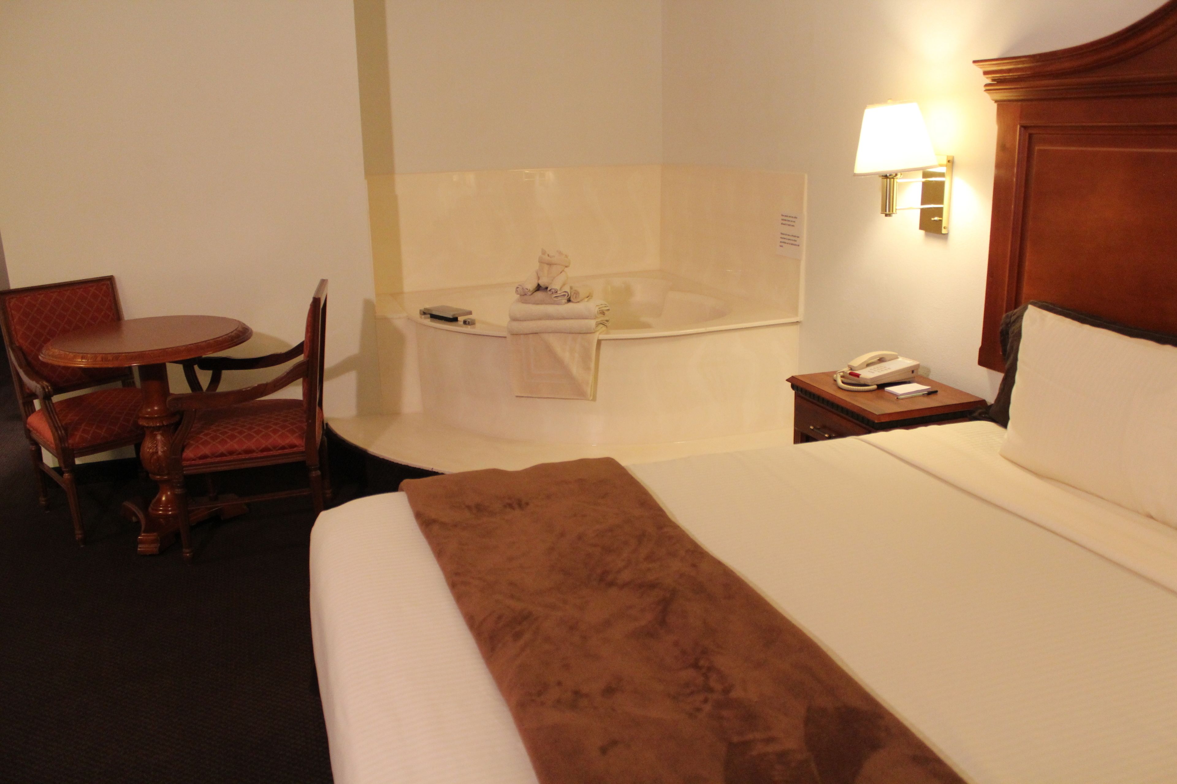 Jr Suite One Bedroom King Non Smoking | 1 bedroom, desk, blackout curtains, iron/ironing board