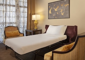 Literie de qualité, couette en duvet, lit avec matelas à plateau-coussin