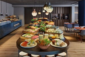 Petit déjeuner buffet servi tous les jours en supplément
