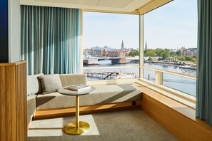 Allergikerbettwaren, Minibar, Zimmersafe, Schreibtisch