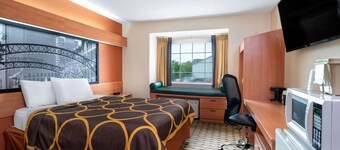 Super 8 by Wyndham Columbus West