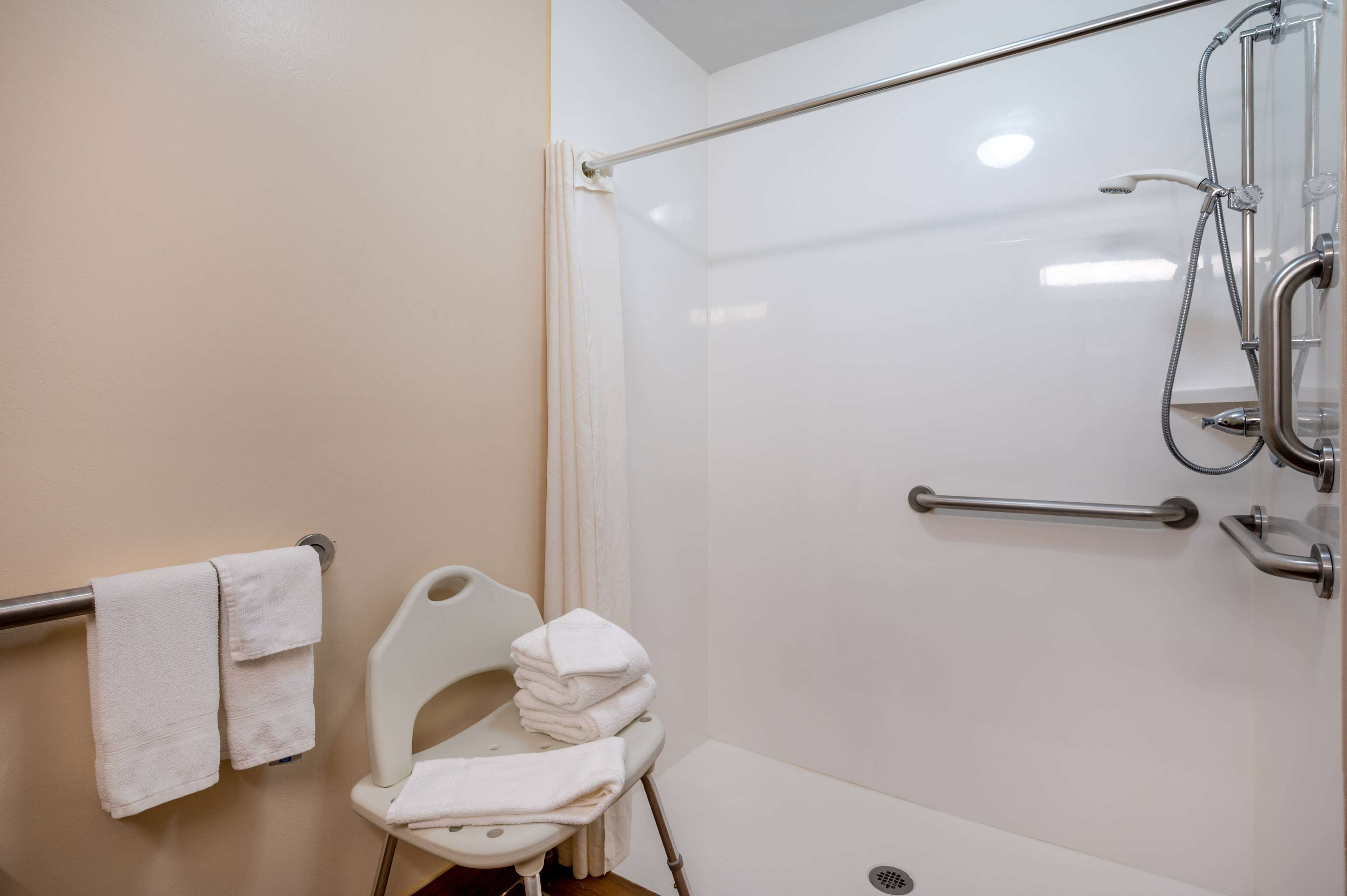 Photo - Super 8 by Wyndham Columbus West