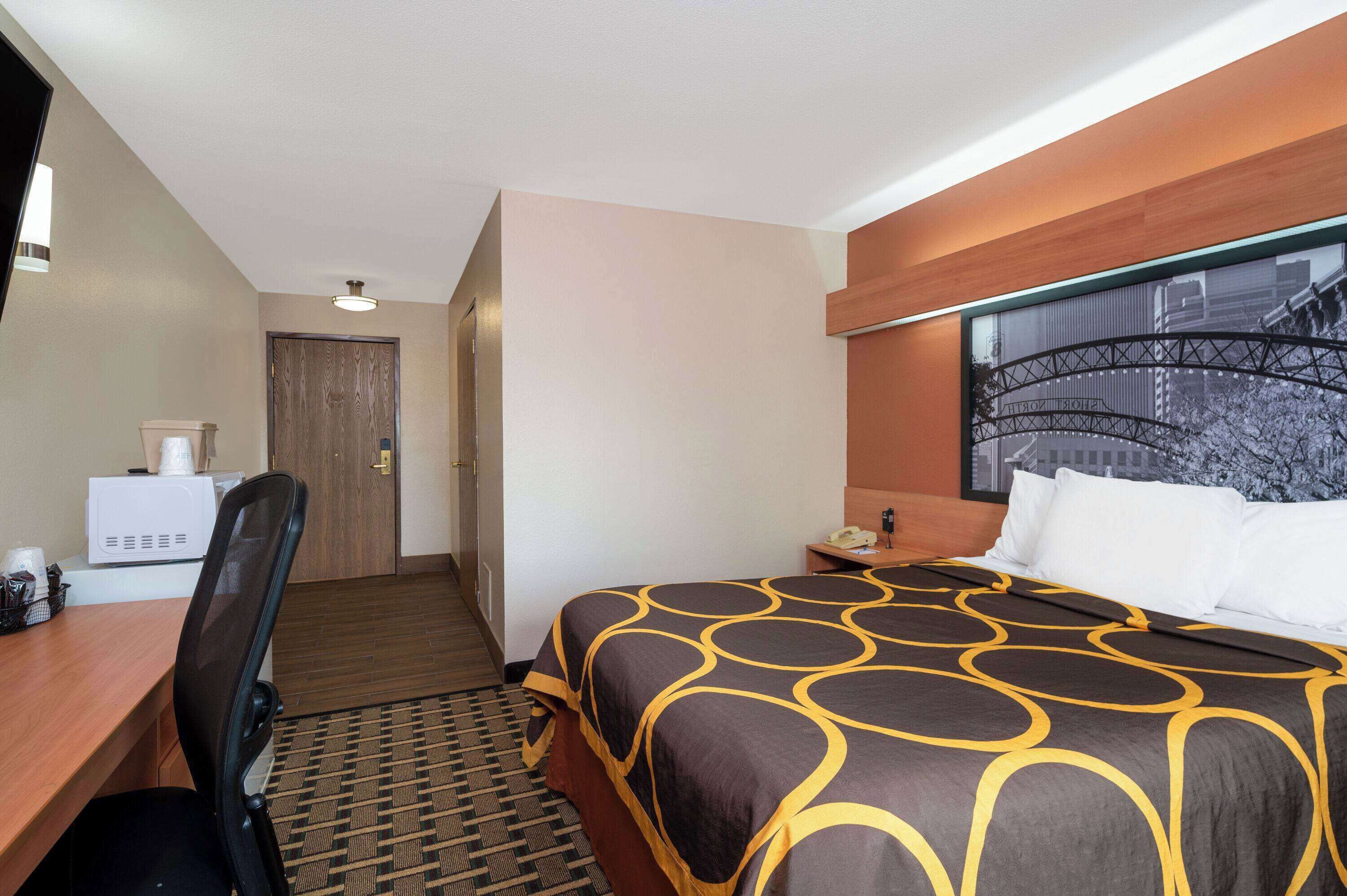 Photo - Super 8 by Wyndham Columbus West