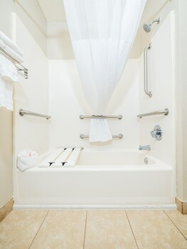 Studio Suite, 1 Queen Bed, Accessible, Non Smoking (Mobility/Hearing Impaired) | Bathroom | Combined shower/tub, free toiletries, hair dryer, towels at Microtel Inn & Suites by Wyndham Palm Coast I-95