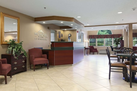 Lobby. Microtel Inn & Suites by Wyndham Palm Coast I-95