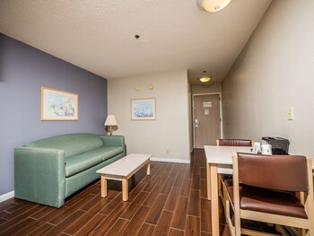 Studio Suite, 1 Queen Bed, Non Smoking | In-room safe, desk, iron/ironing board, cribs/infant beds at Microtel Inn & Suites by Wyndham Palm Coast I-95