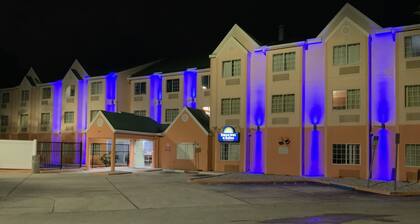 Days Inn & Suites by Wyndham Tampa/Raymond James Stadium
