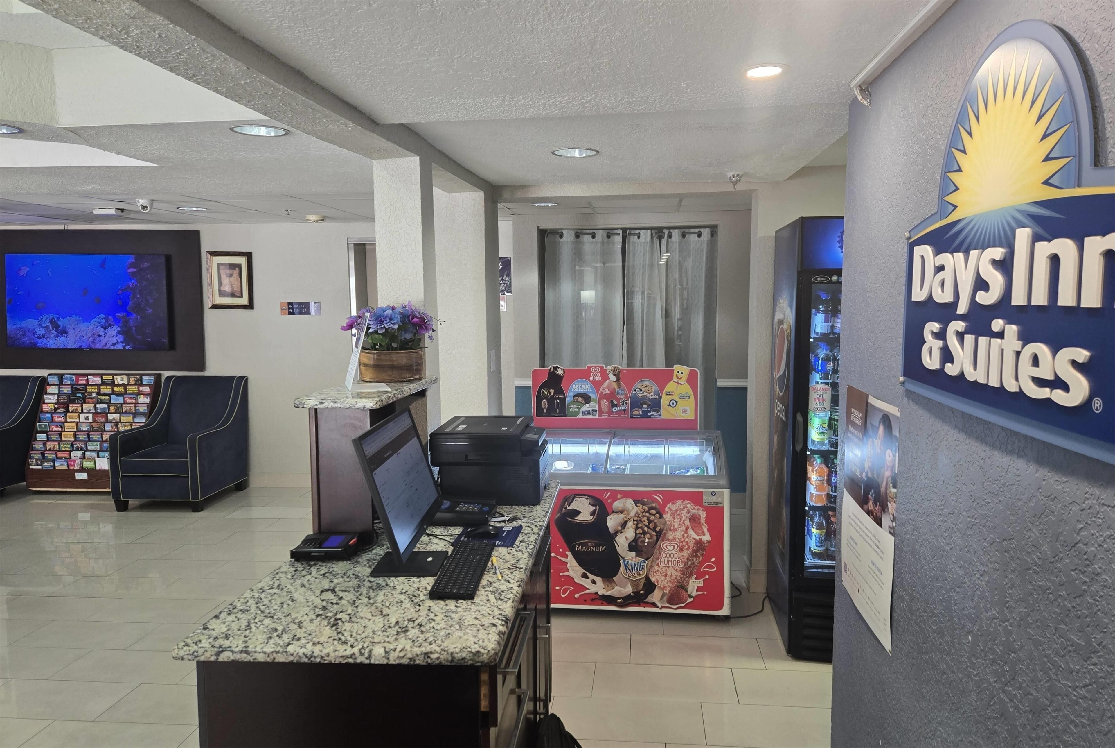 Photo - Days Inn & Suites by Wyndham Tampa/Raymond James Stadium