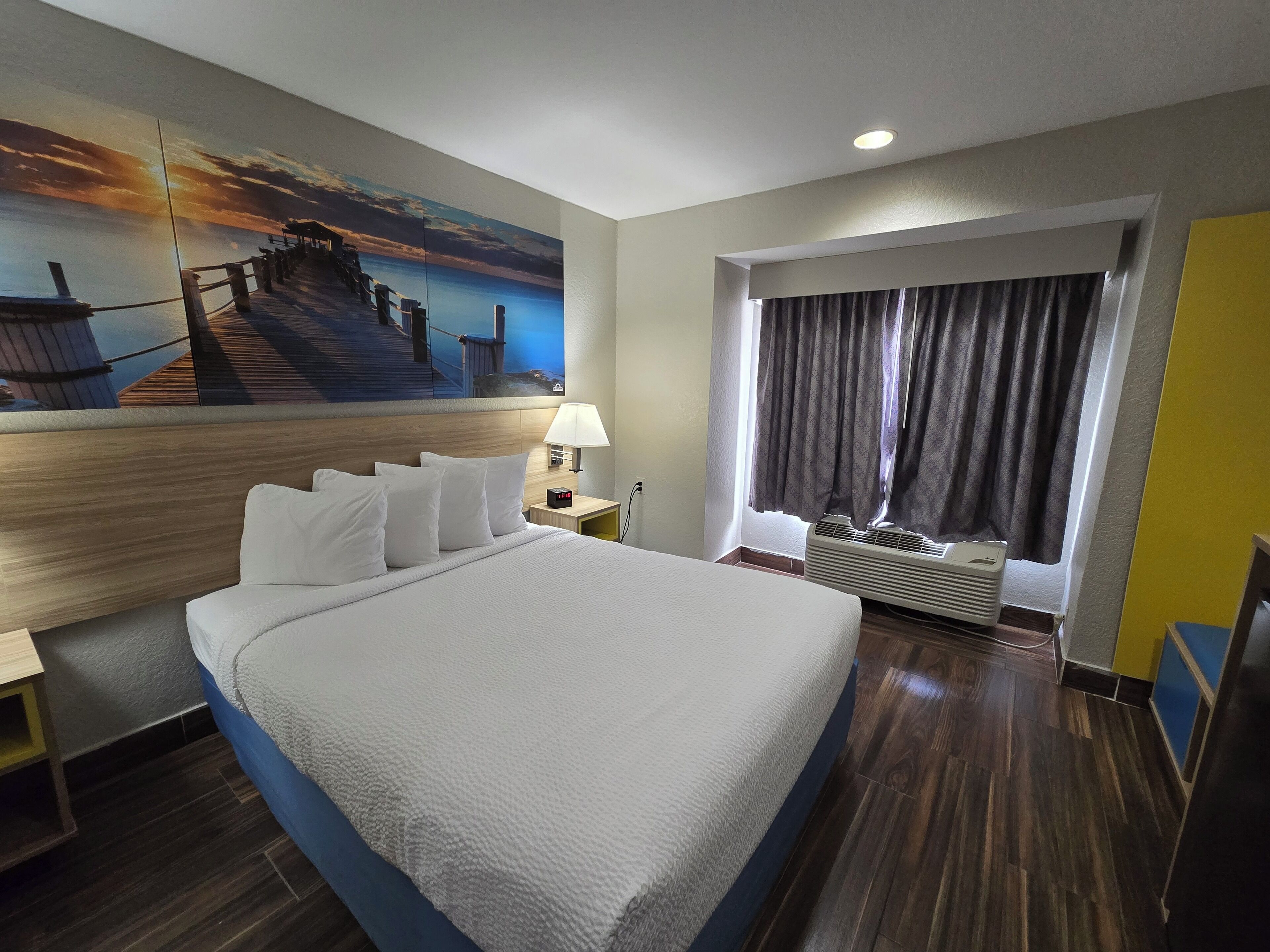 Foto - Days Inn & Suites by Wyndham Tampa/Raymond James Stadium