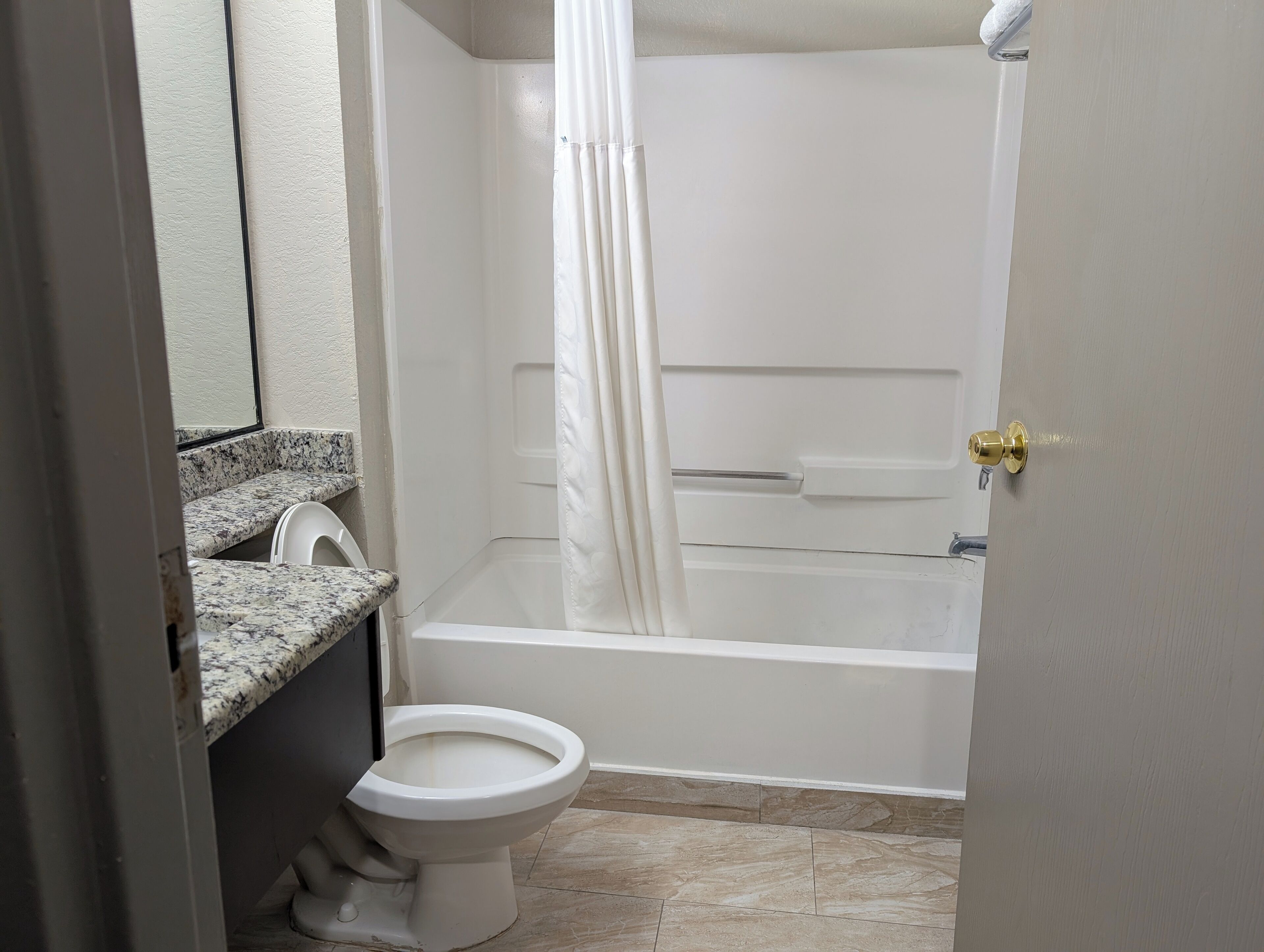 Foto - Days Inn & Suites by Wyndham Tampa/Raymond James Stadium