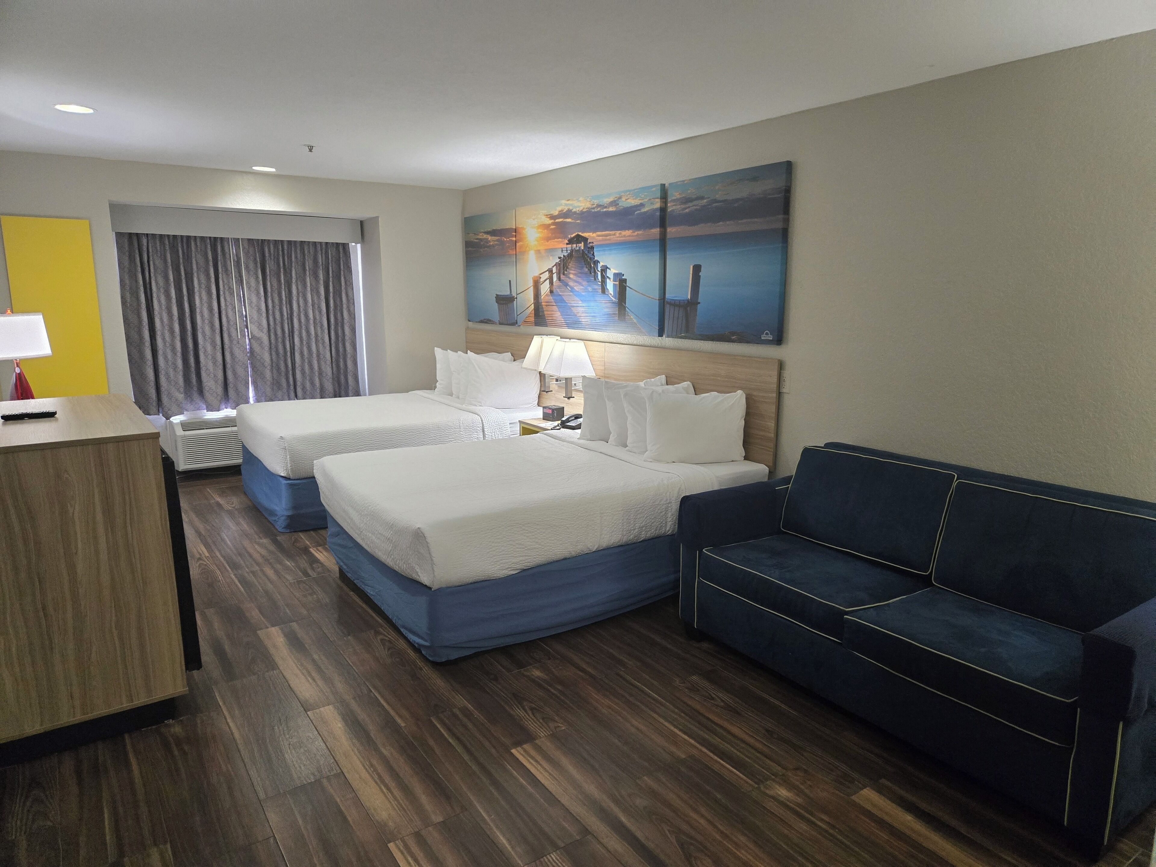 Foto - Days Inn & Suites by Wyndham Tampa/Raymond James Stadium