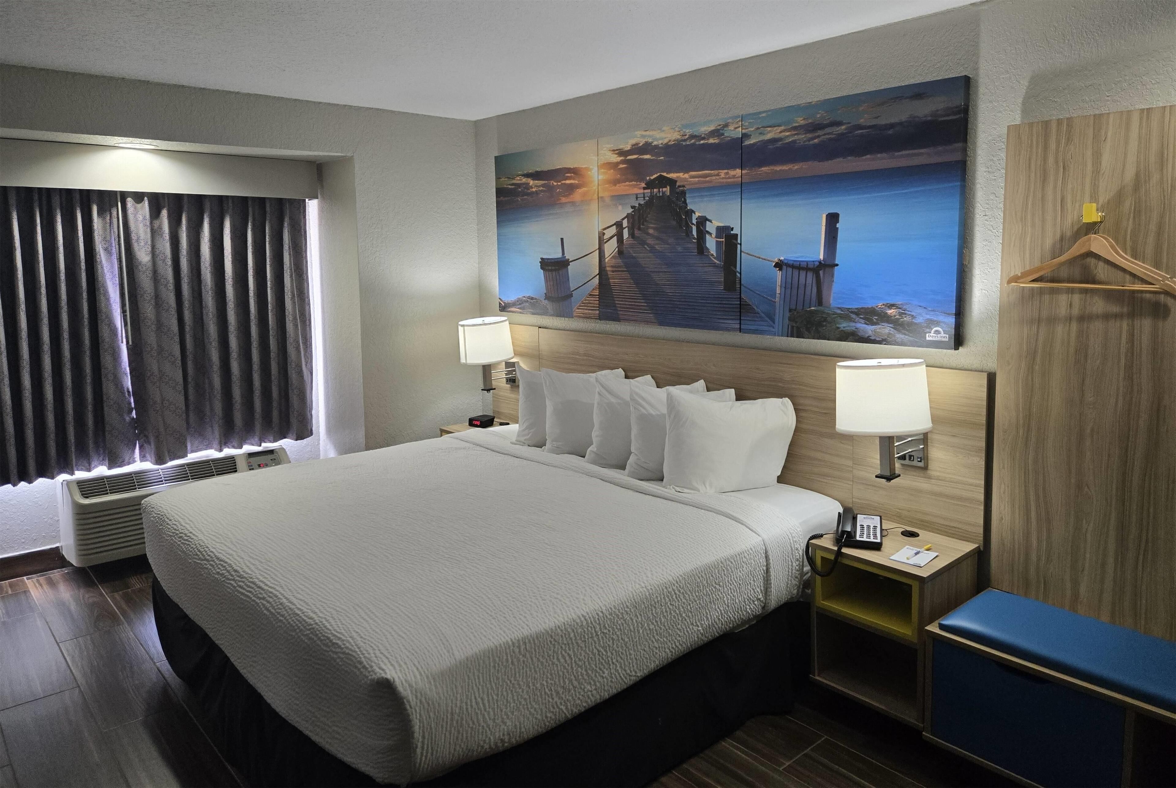 Foto - Days Inn & Suites by Wyndham Tampa/Raymond James Stadium