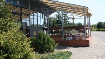 Breakfast, lunch and dinner served