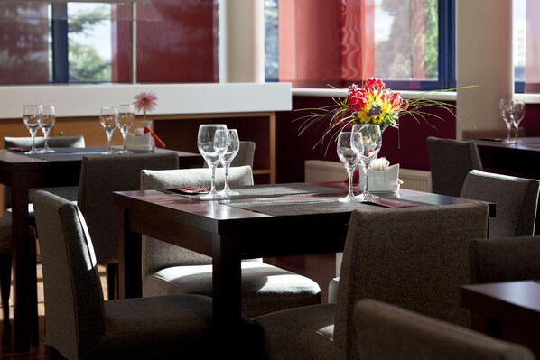 Breakfast, lunch and dinner served