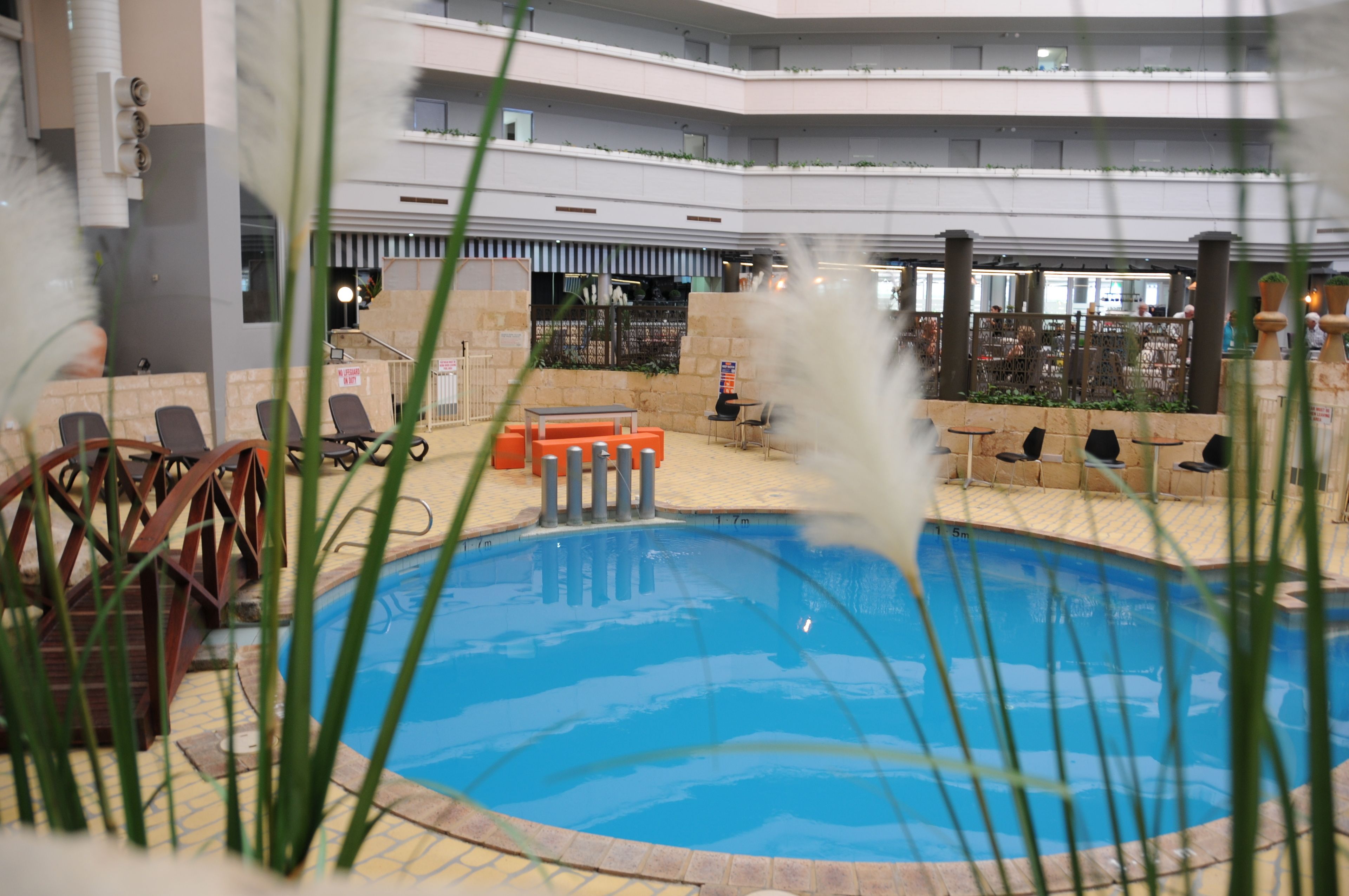 Piscine couverte, piscine extérieure (ouverte en saison)