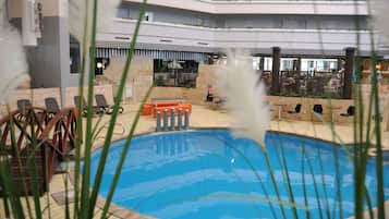 Piscine couverte, piscine extérieure (ouverte en saison)