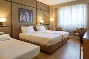 Quarto duplo (Extra Bed) | Roupas de cama antialérgicas, frigobar, cofres nos quartos, escrivaninha