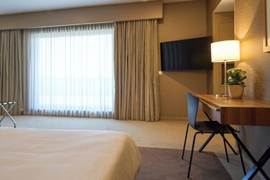 Suíte júnior, 1 cama King e sofá-cama, vista para a cidade | Vista do quarto
