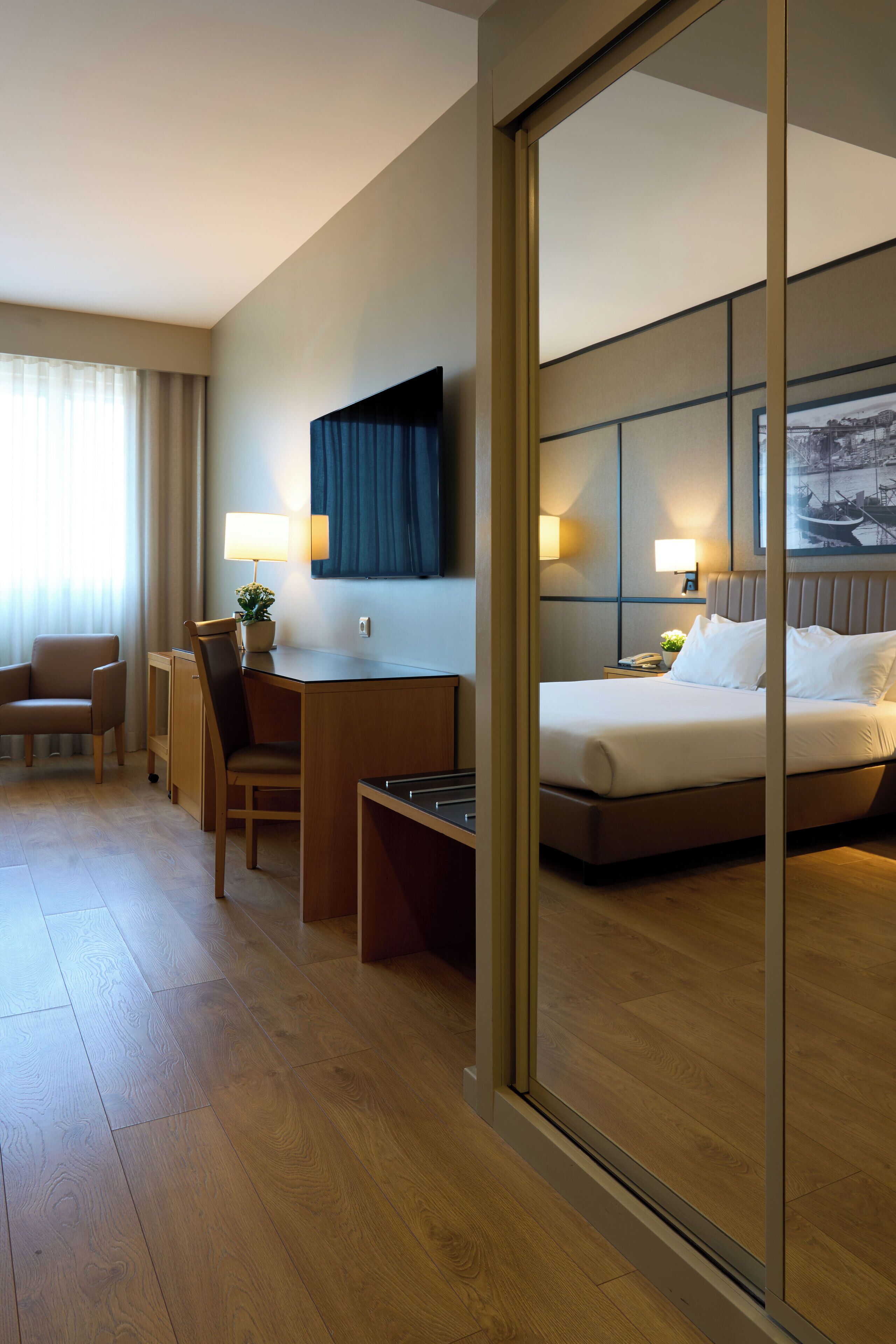 Standard Double Room | Hypo-allergenic bedding, minibar, in-room safe, desk