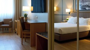 Phòng đôi Tiêu chuẩn | Bộ đồ giường kháng dị ứng, minibar, két bảo mật tại phòng, bàn 