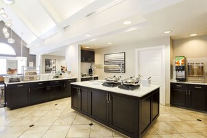 包含每日自助早餐