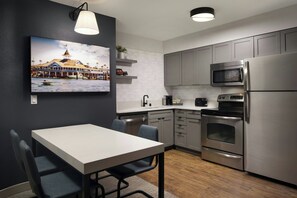 Suite, 2 Bedrooms, Corner | Premium bedding, in-room safe, desk, iron/ironing board