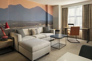 32-inch Smart TV with cable channels, TV, Netflix - Residence Inn by Marriott Irvine John Wayne Airport (Irvine)